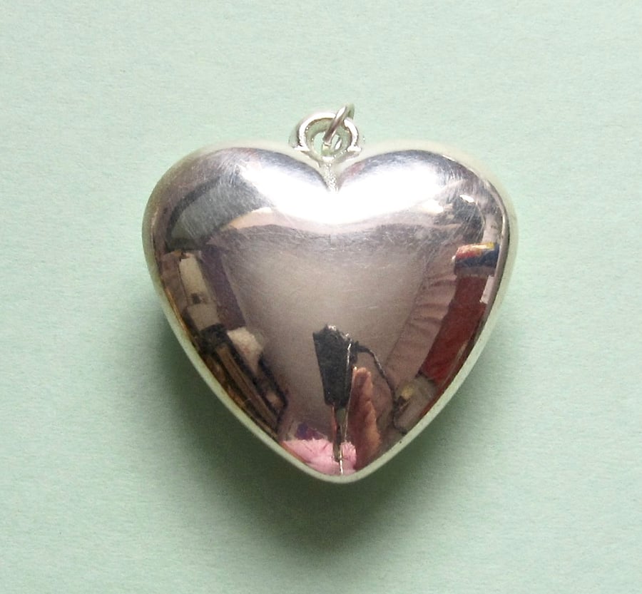 Destash:HEARTS: Medium Shiny Silver-Plated Puffy Heart 3.3cms