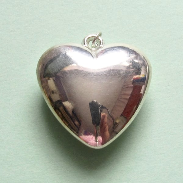 Destash:HEARTS: Medium Shiny Silver-Plated Puffy Heart 3.3cms