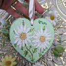 Summer Seconds Daisy "Mum" hand-painted slate heart decoration 