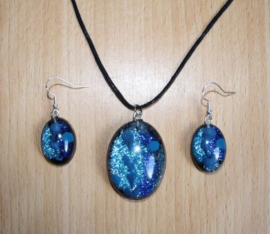 Blue oval pendant