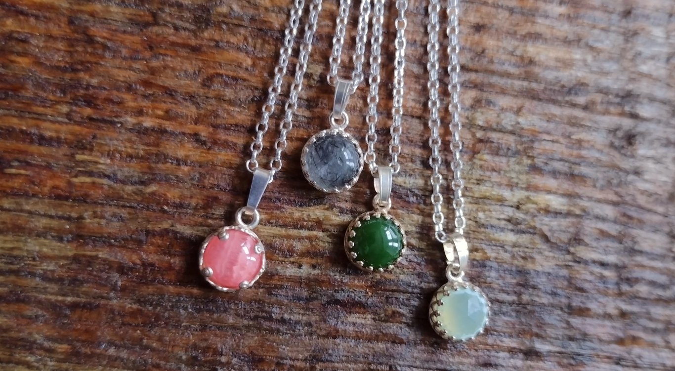  Necklaces with 8 mm stone or quartz