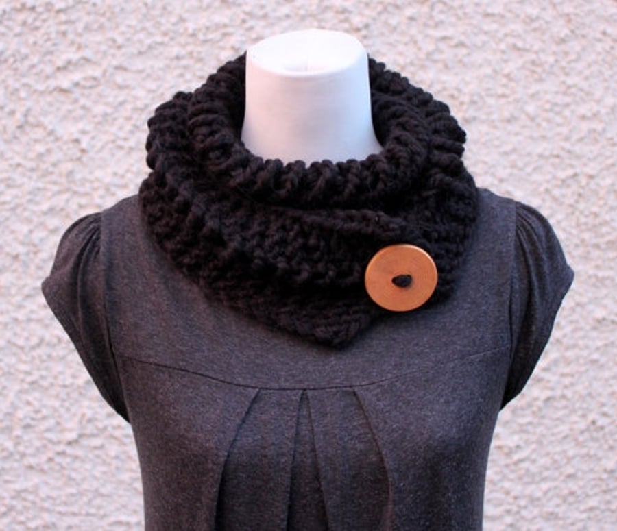 Black chunky knitted lace button scarf, neckwear, gift guide, knitwear UK