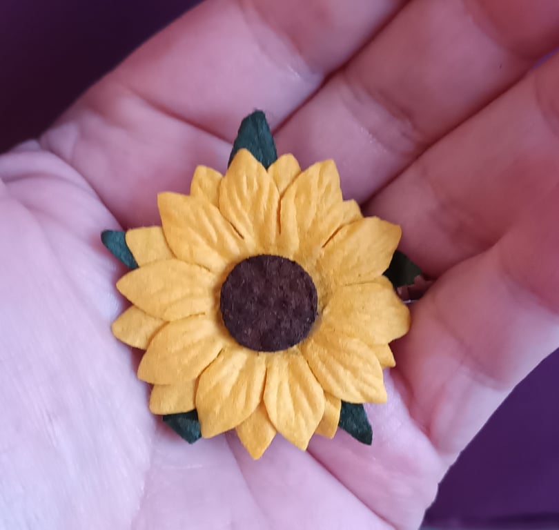 Pack of 6 Large Mulberry Paper Sunflower Heads, Yellow Daisies.