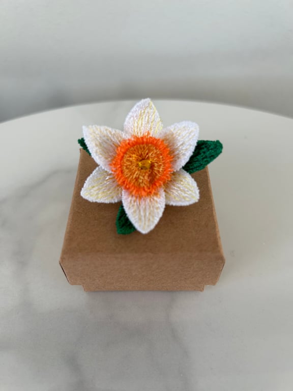 Daffodil lace Brooch