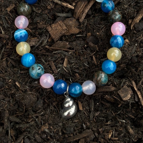 Seashell bracelet with stone beads