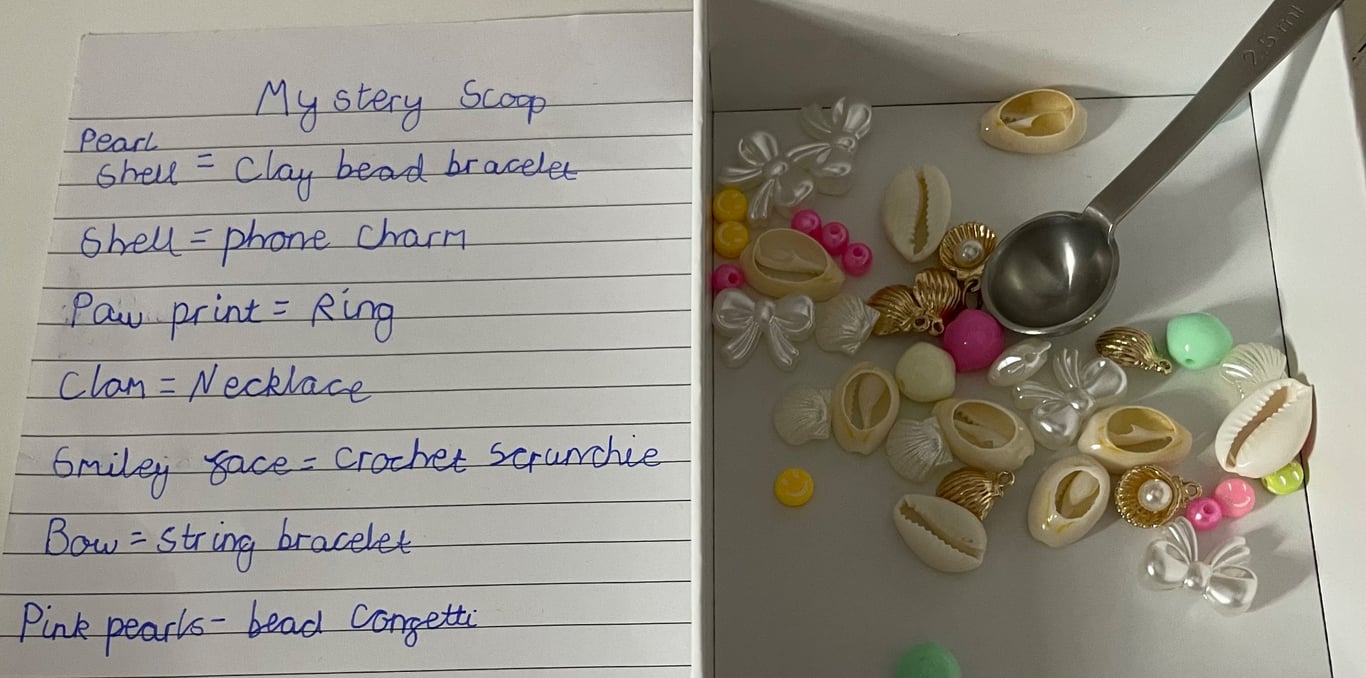 Mystery scoop containing lot of pieces of jewellery to collect  up to 5-7 items!