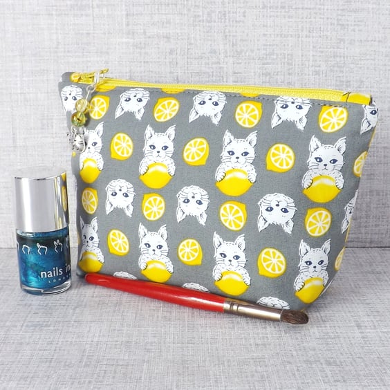 Make up bag, zipped pouch, cats, lemons
