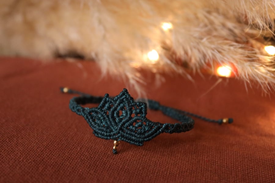 Lotus adjustable bracelet in indigo green