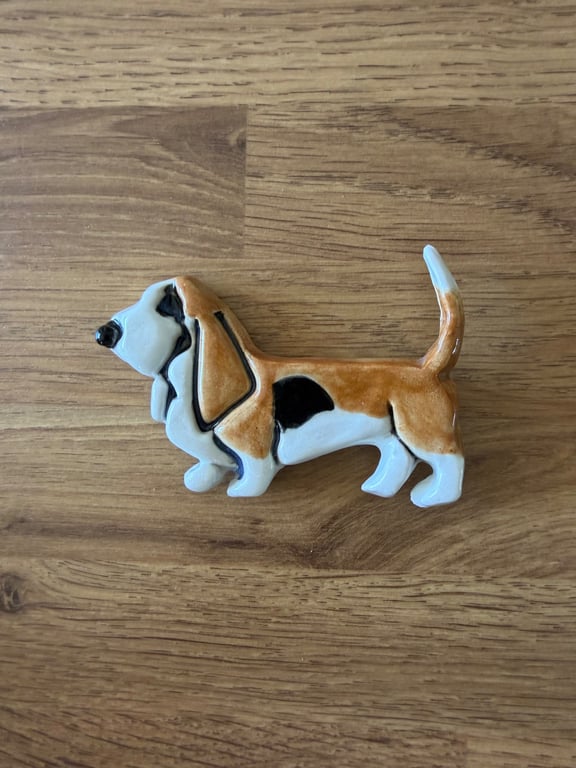 Ceramic Basset hound fridge magnet