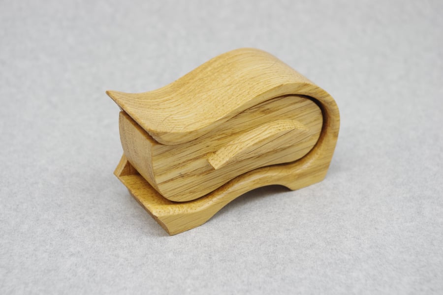 Scottish Oak, handmade "mini" wooden trinket, jewel box. Bandsaw Box.