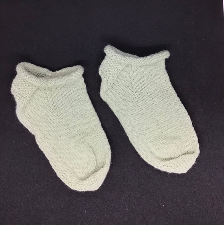 Hand knit short no rib no show socks pale green 