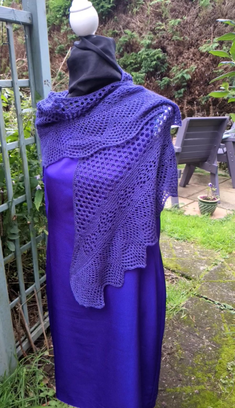 Shawl, crescent shawl, Shetland Lace knitting, hand-knitted shawl