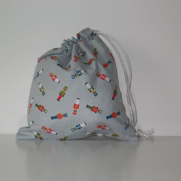 Mini drawstring party bag.