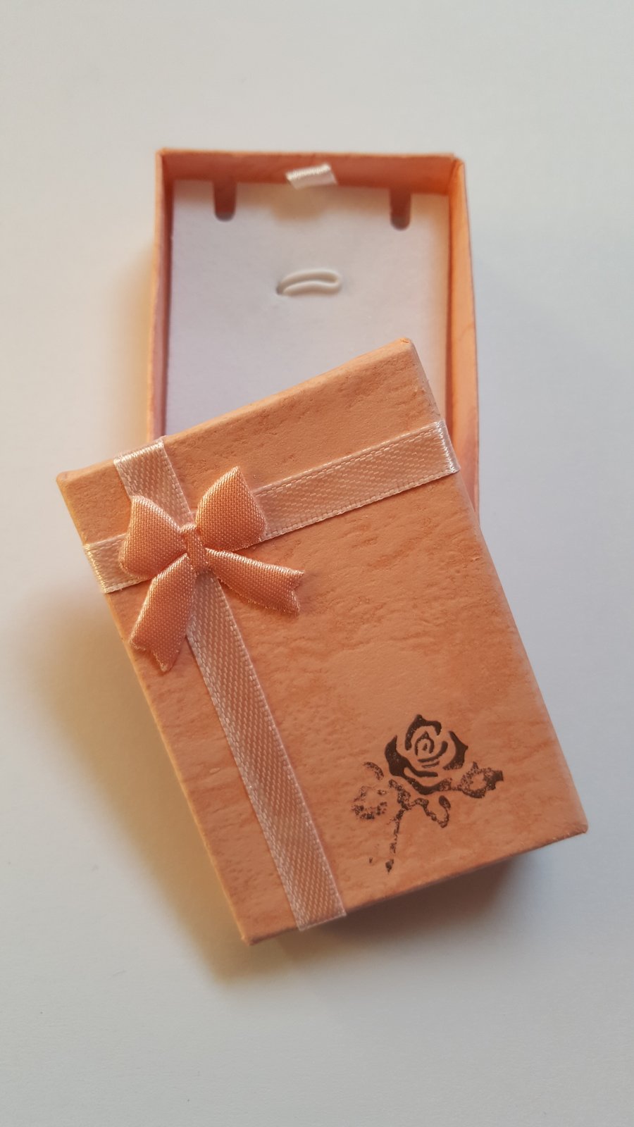 1 x Cardboard Jewellery Gift Box - 7cm - Bow & Rose Design - Peach 
