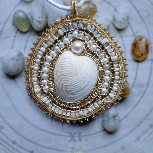 Water Memory – White & Gold Shell Amulet with Soutache, Beads and Pearl