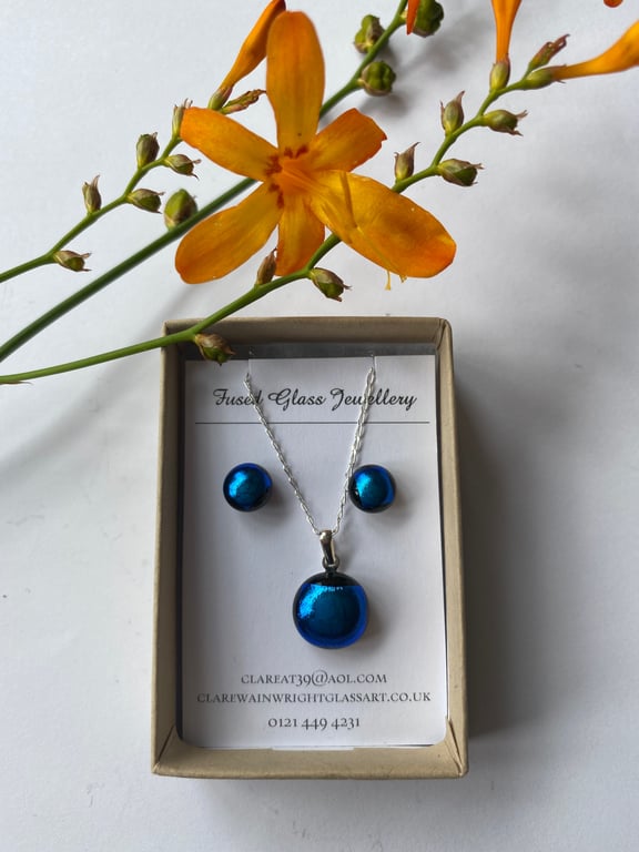 Fused dichroic glass pendant set