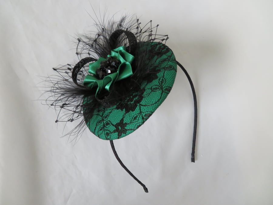 Emerald Green & Black Lace Retro Mini Cocktail Percher Hat Headband 