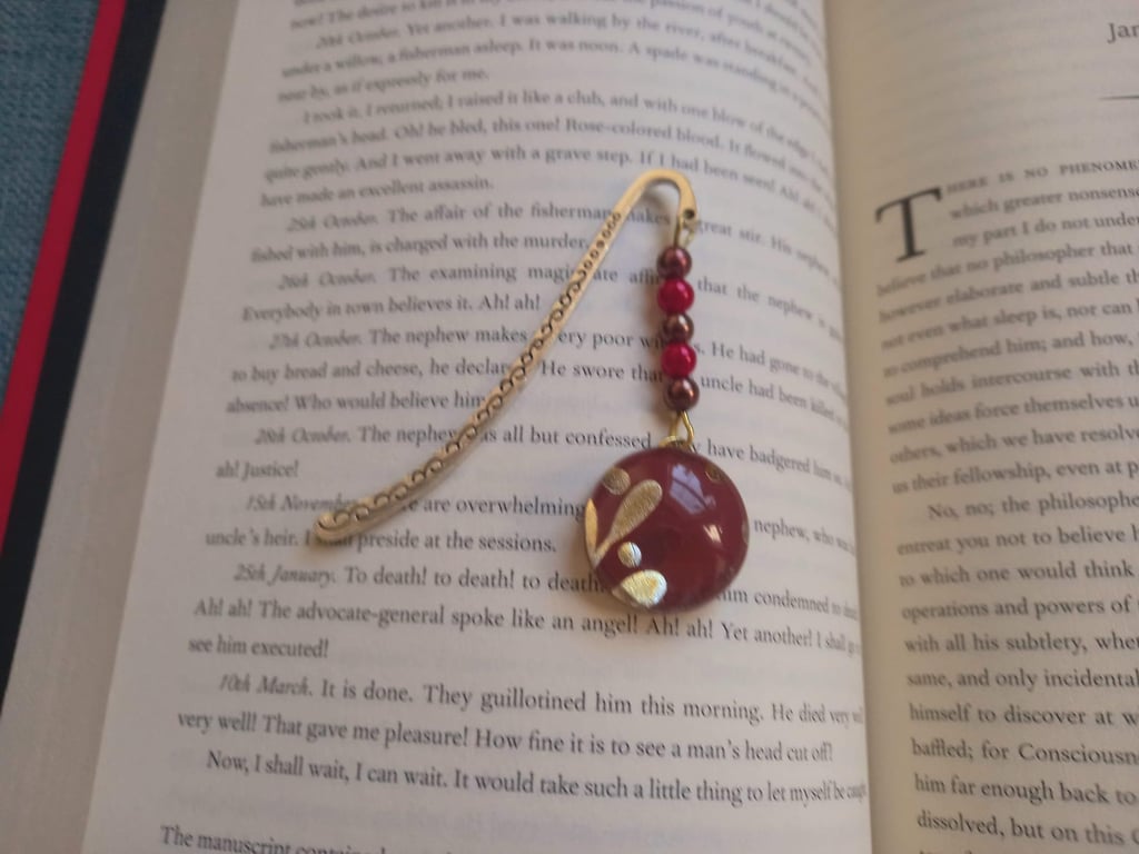 Red and Gold Leaf Circle Bookmark