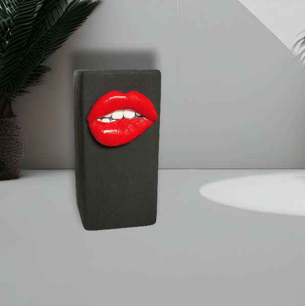 3D Lips Black & Red Vase