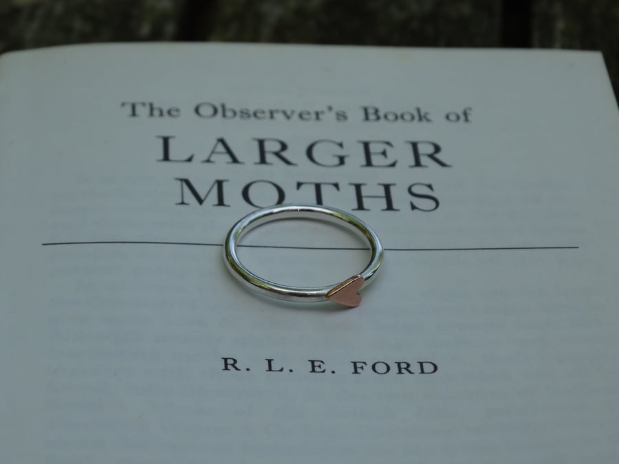 Recycled sterling silver ring with copper heart - size M