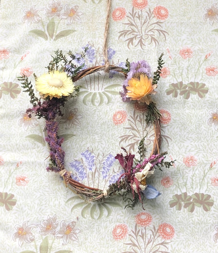 Oval Shape Dried Flower Small Wreath Decoration. 15x13cm
