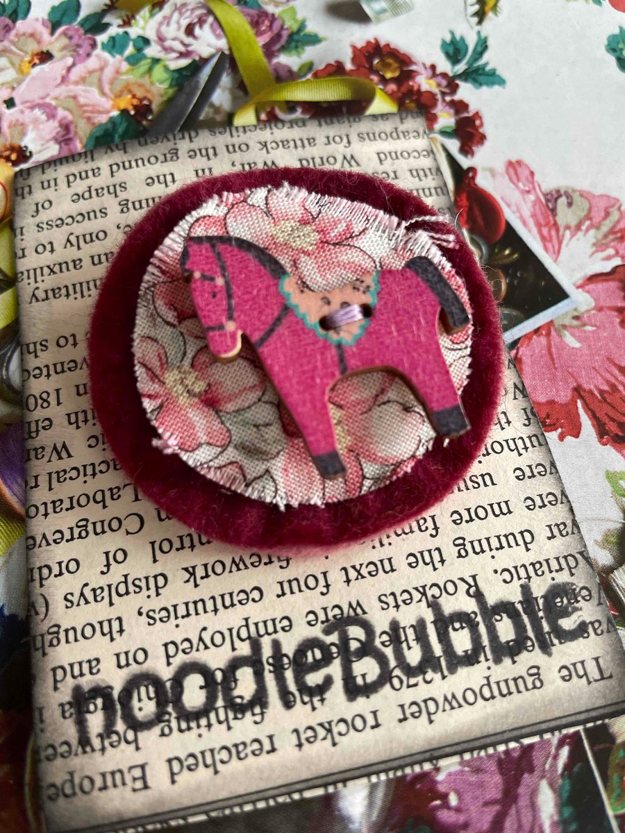 Fuchsia  Dala Horse Brooch 