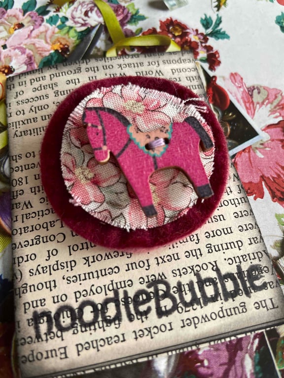 Fuchsia  Dala Horse Brooch 