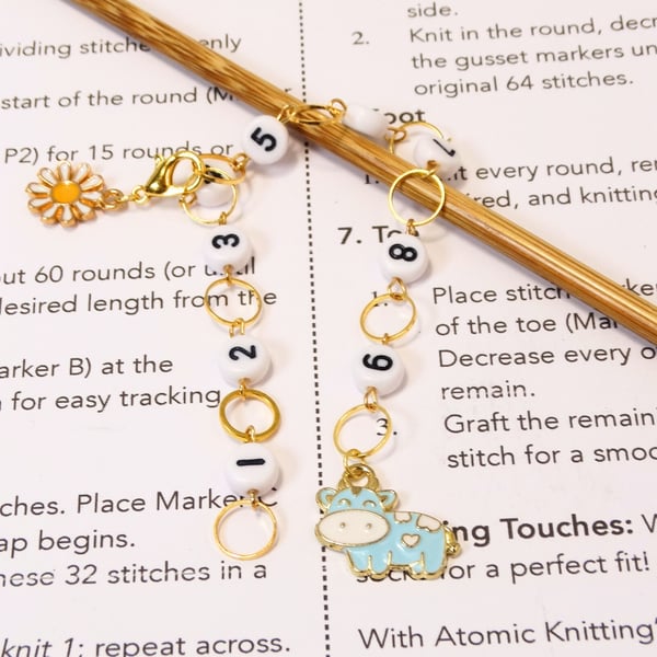 Row Counter Chain with White Number Beads, Enamel Blue Cow and Daisy