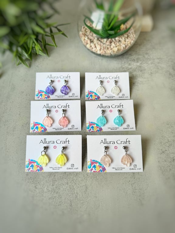 Shell Petal Dainty Stud Earrings 