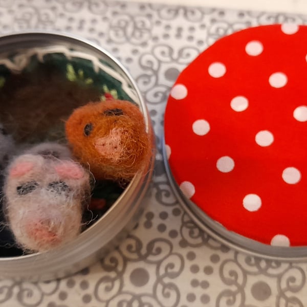 3 hand felted pigs in a tin,with embroidered farmyard scene base