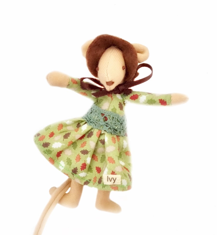 Ivy - an Autumn Little Nipper 