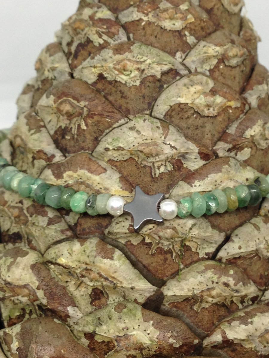 Emerald and hematite bracelet 