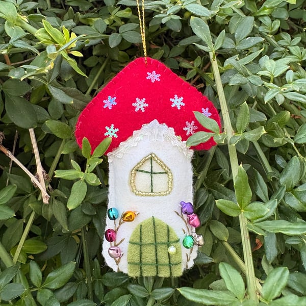 Felt Christmas Cottage 