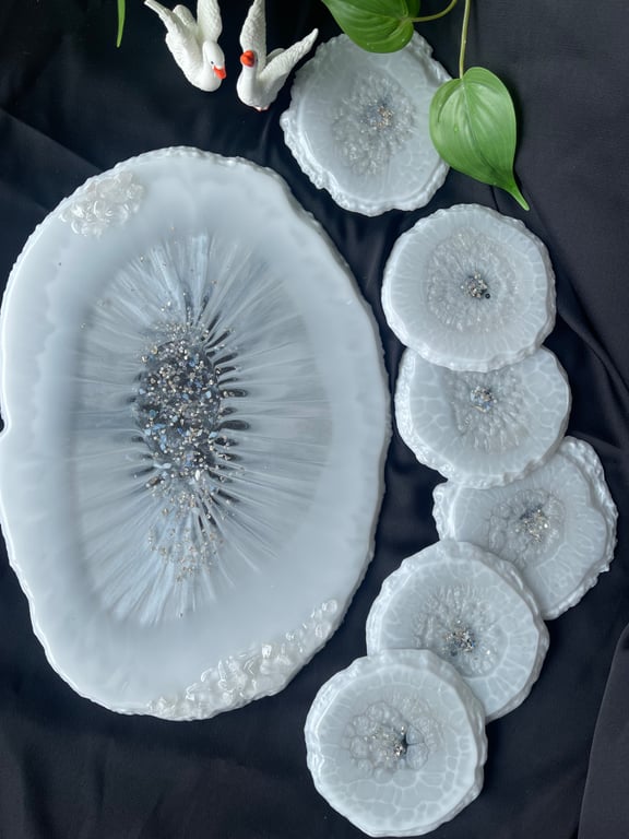 Luxury Resin Tray Set with 6 Coasters – White & Grey Handmade Home Décor Gift
