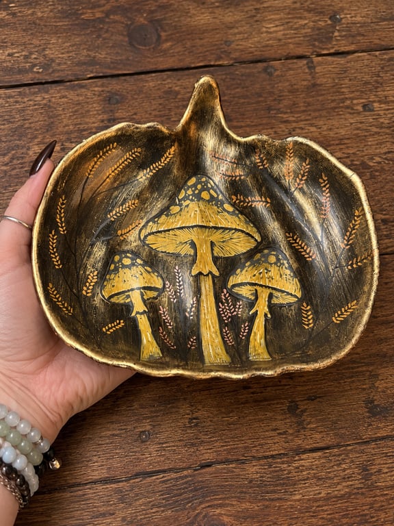 Upcycled Pumpkin Mushroom Trinket Dish – Hand Painted Witchy Autumn Décor