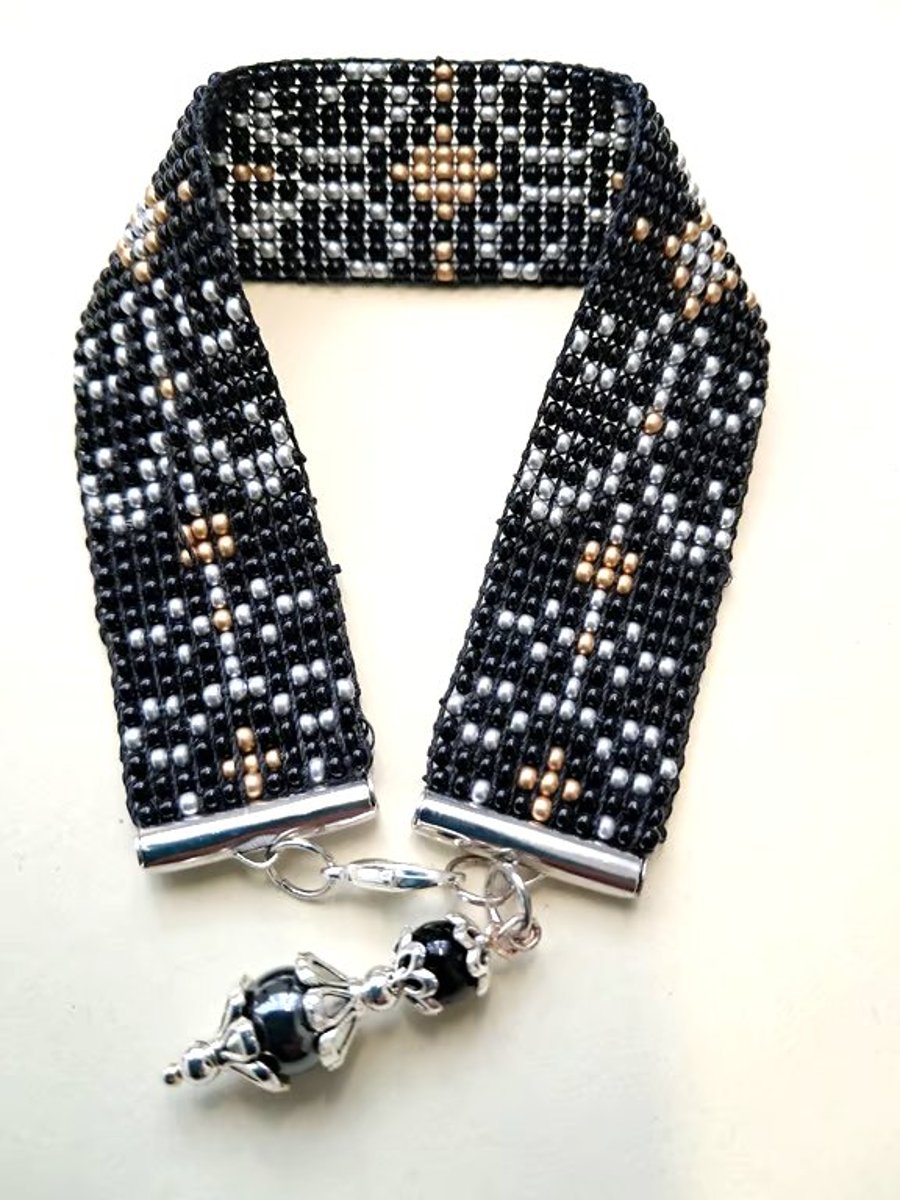 Handmade seed bead bracelet in black and silver