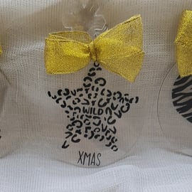 Animal print christmas bauble gift tag