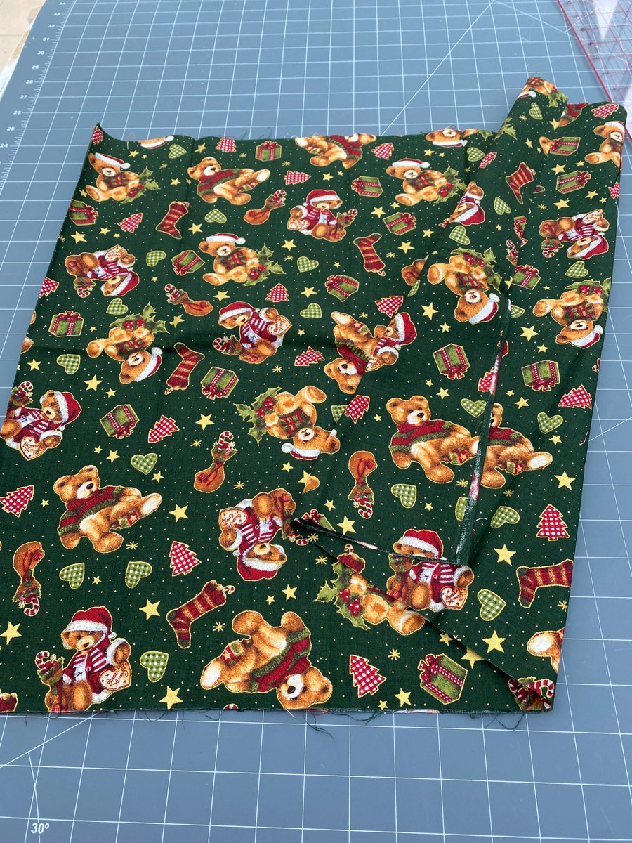 Christmas Fabrics. Quilting Cotton 5 Fat Quarters and Larger Pieces. Bundle A.