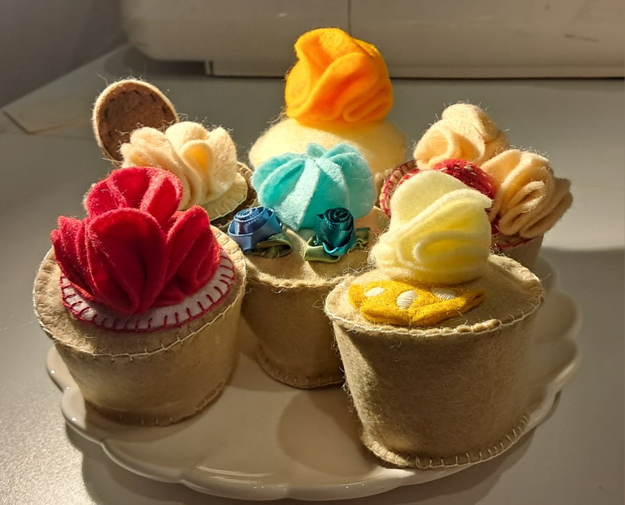 Felt cupcakes 
