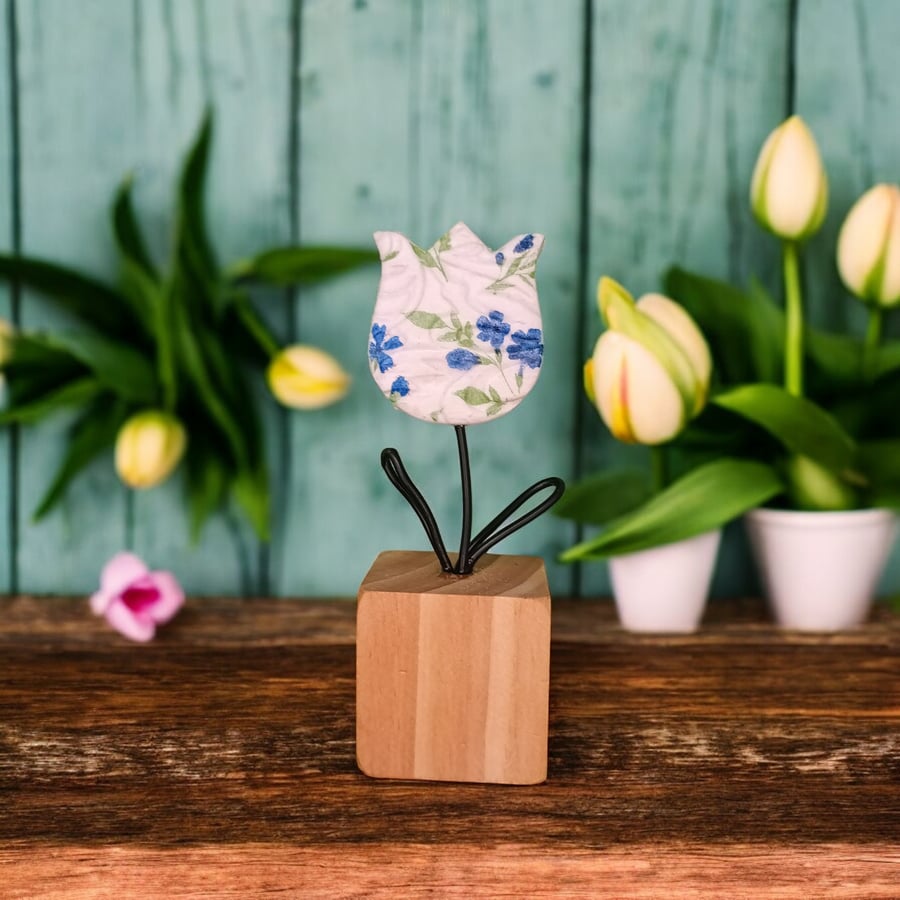 Blue & White Wildflower Embossed Tulip Diff... Folksy