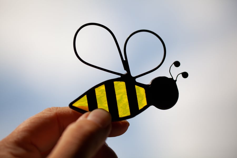 Stained glass honey bee suncatcher