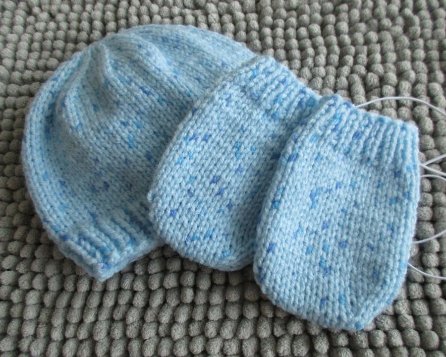 REDUCED Blue Print Beanie & Mittens set  3-6 months