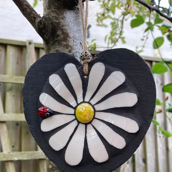 Daisy mosaic on Slate Heart garden decoration 