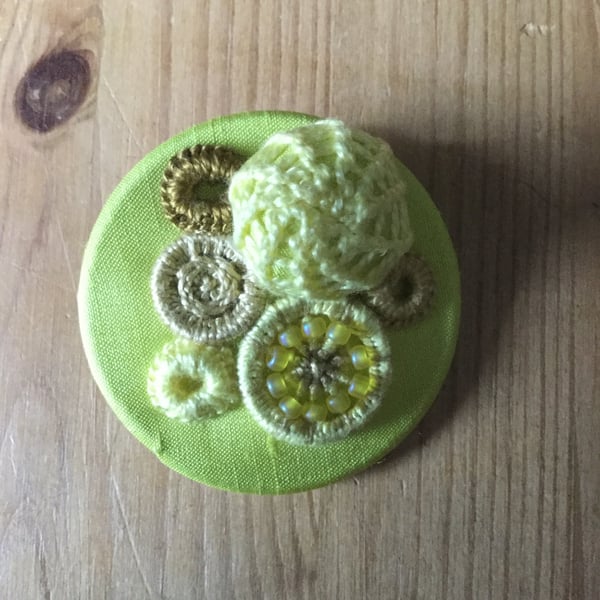 Dorset Button Medley Brooch, Lemon Yellow, M4