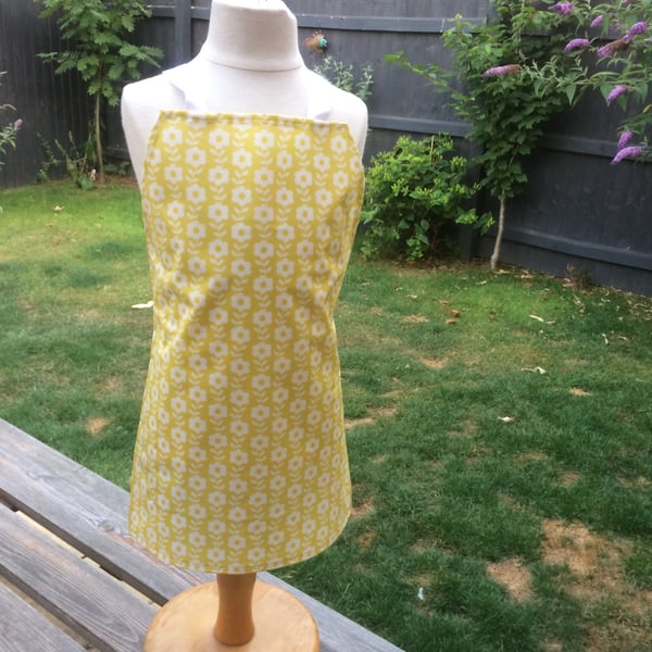 Children's Yellow Flower Apron (032)