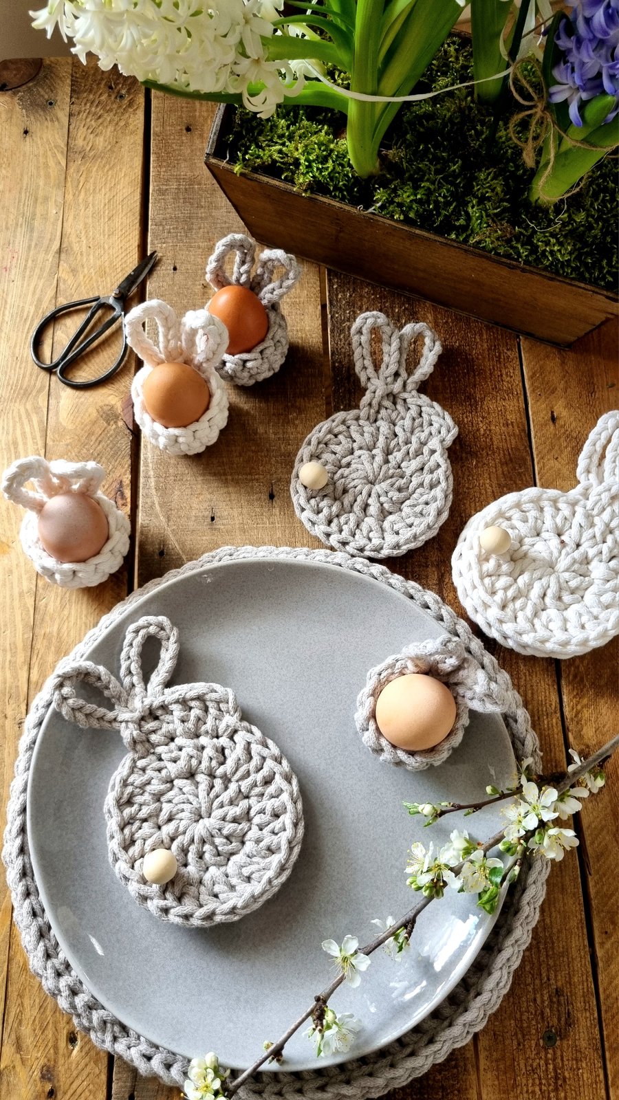 Crochet easter decorations eggs holders