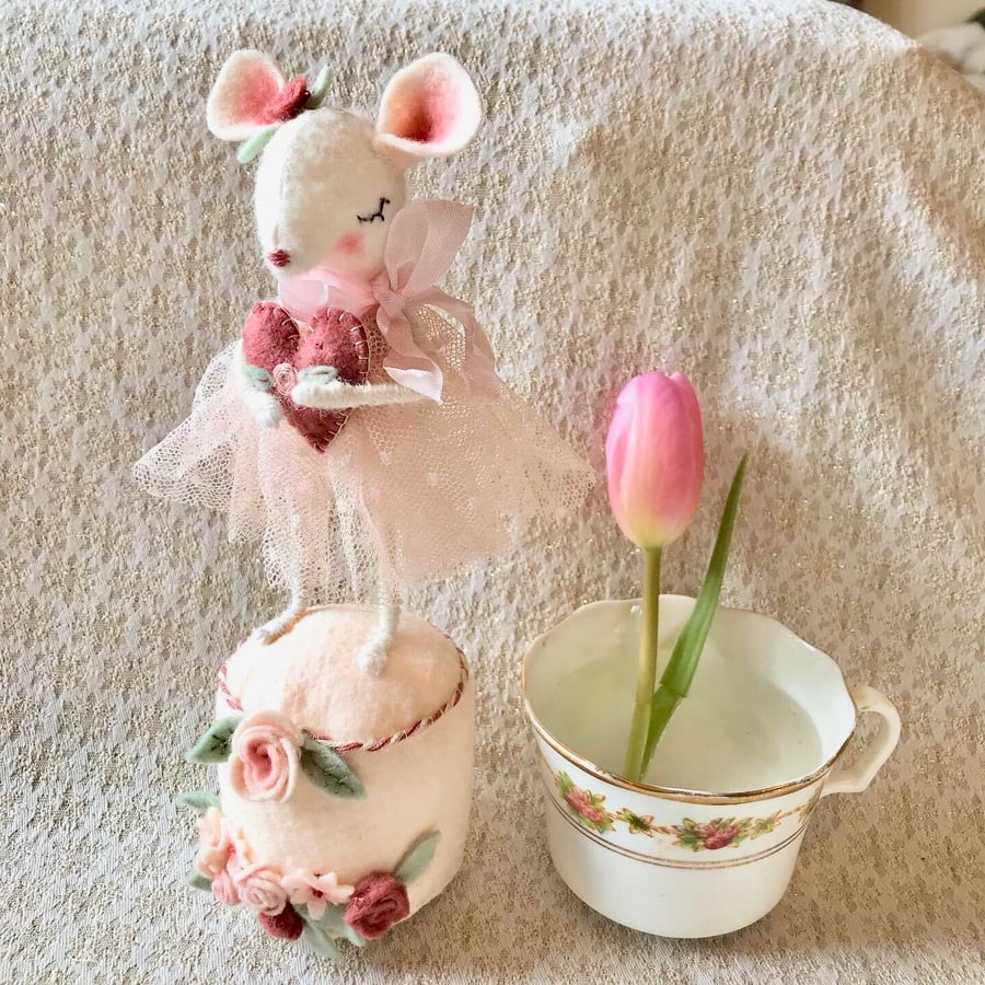 Valentines Mouse Stitching KIT (PRE-ORDER 14 days for dispatch)