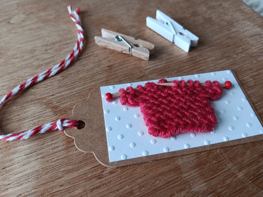 Small gift tag with tiny red knitted jumper (Christmas)