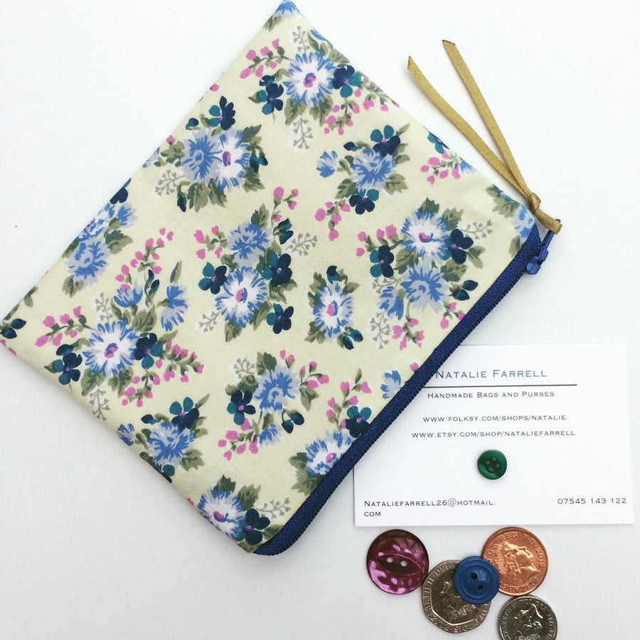 SALE Vintage Floral Print Coin Purse