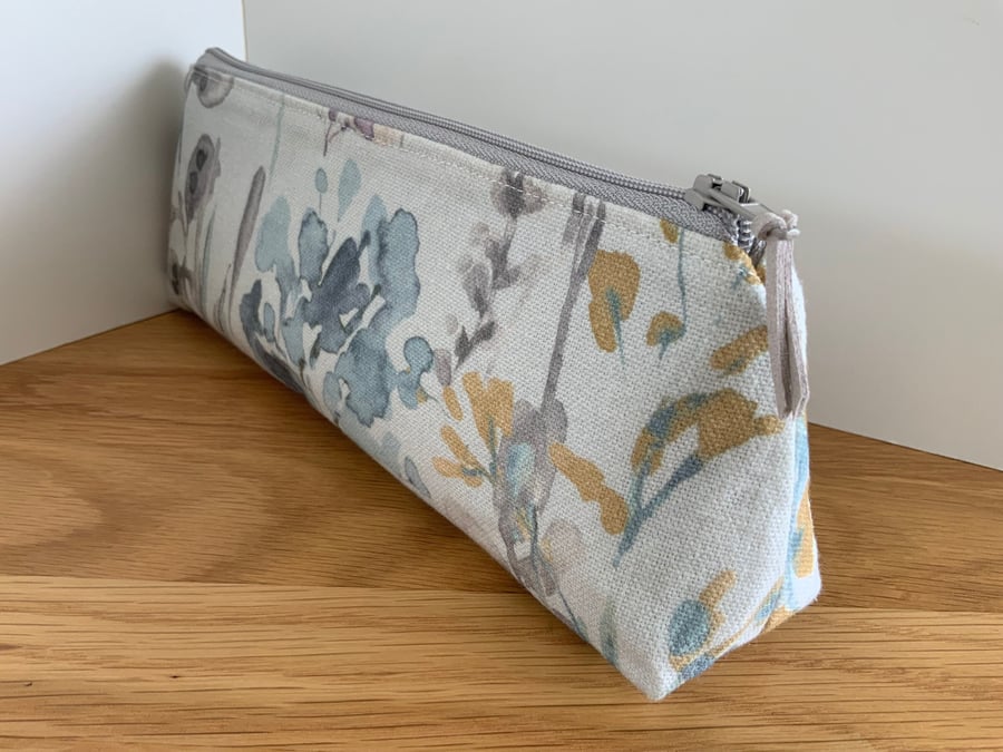 Blue - Ikat Fabric Multipurpose Segmented Make-up Brush Wrap Pouch/Case